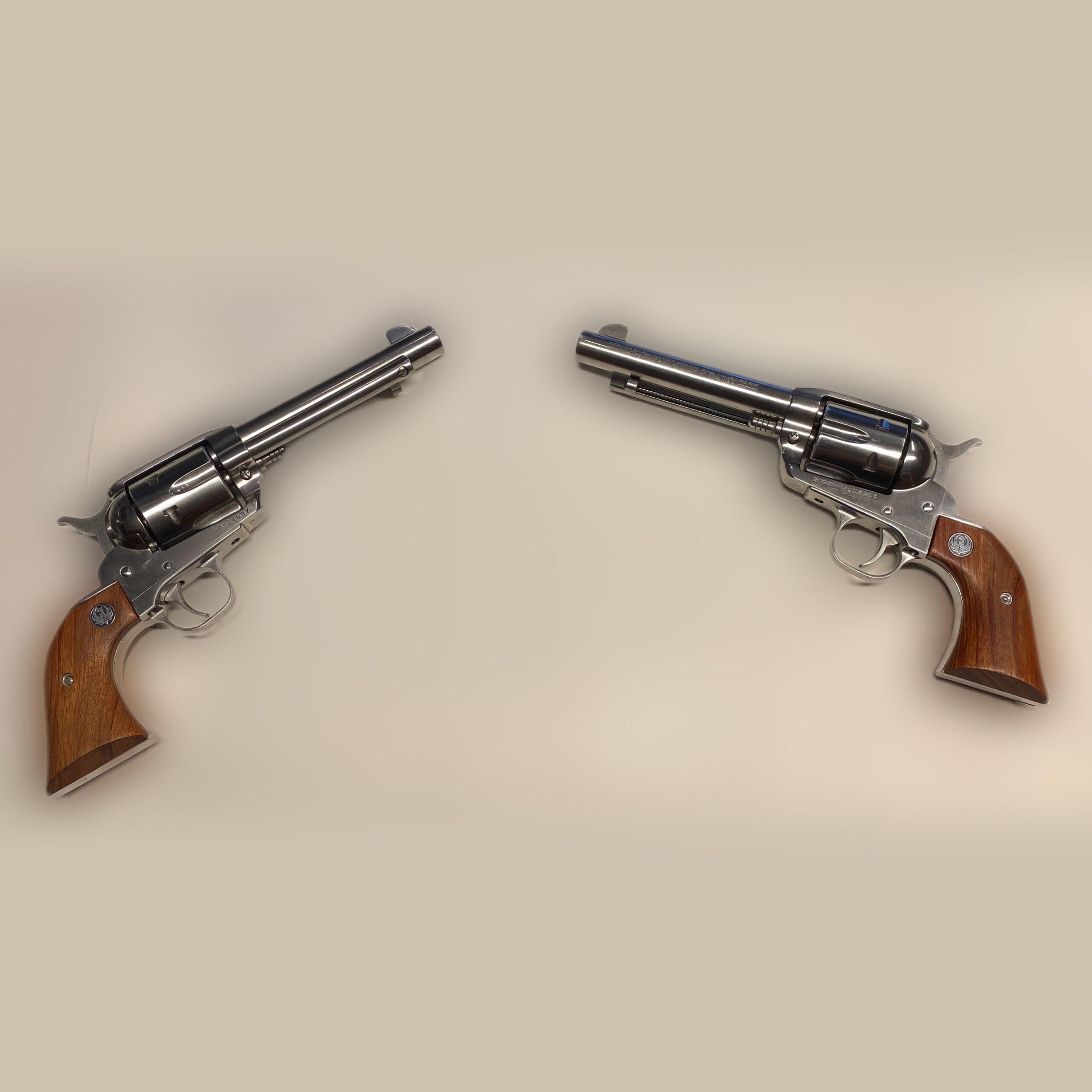 2kpl Ruger Vaquero .45 Colt STS 5,5" + kotelot